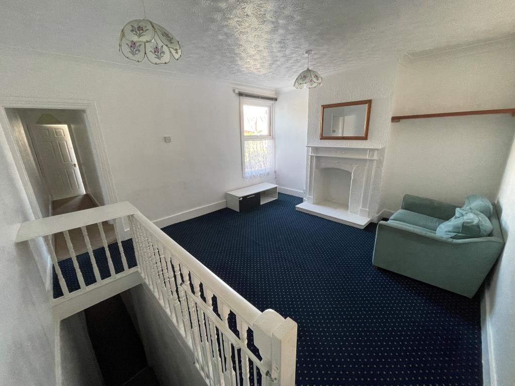 Lot: 111 - FREEHOLD SHOP AND TWO-BEDROOM FLAT - First floor living room